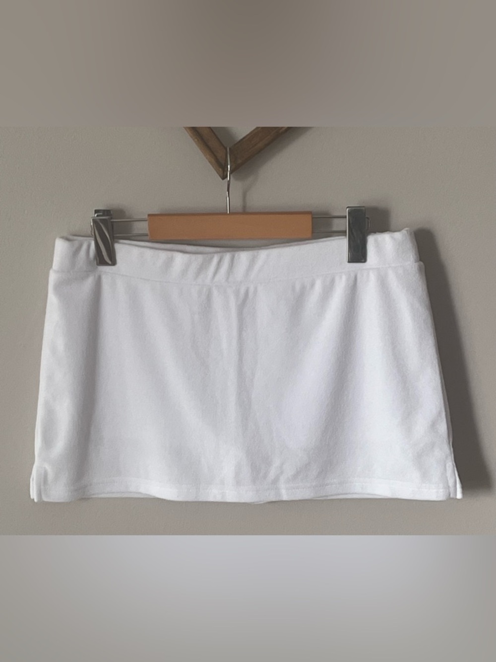 Women’s Juicy Couture x Forever 21 Rhinestone White Stretch Terry Cloth Skorts